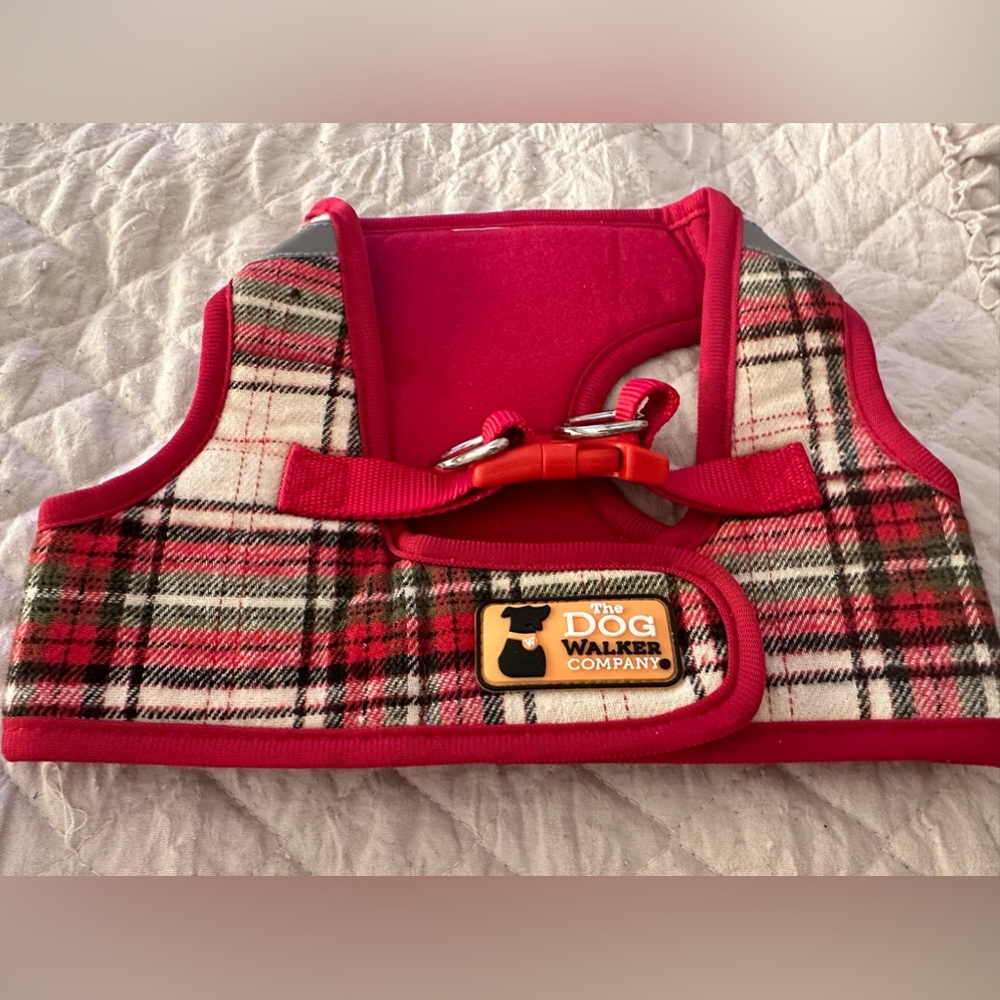 NWOT The Dog Walker Company Red/Green Plaid Flannel Med. Vest Harness! Adorable!